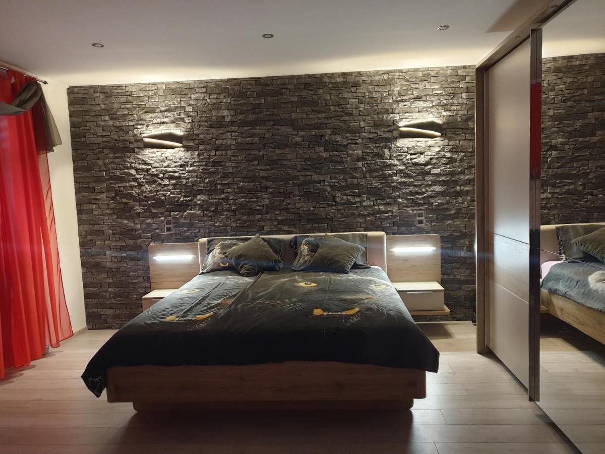 Room Petra In Centertown Senj  Bagian luar foto